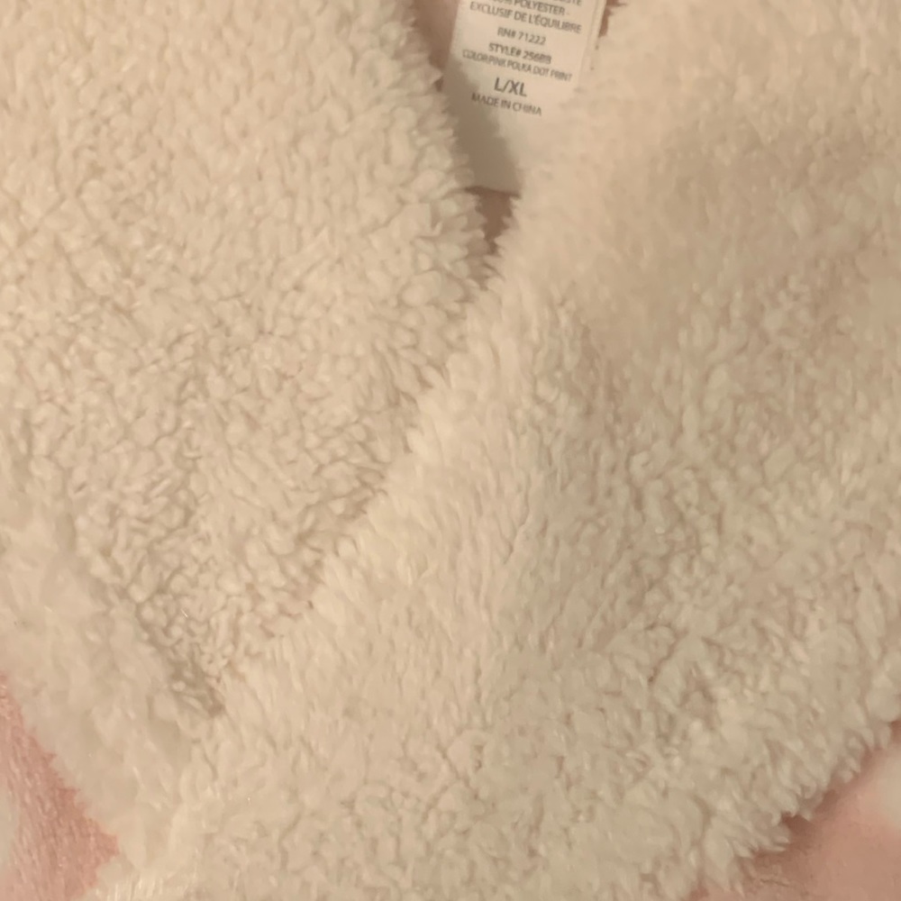 ULTRA PLUSH DREAM ROBE. SIZE L/XL. MID CALF LENGTH. FLEECE. PINK WITH WHITE DOTS